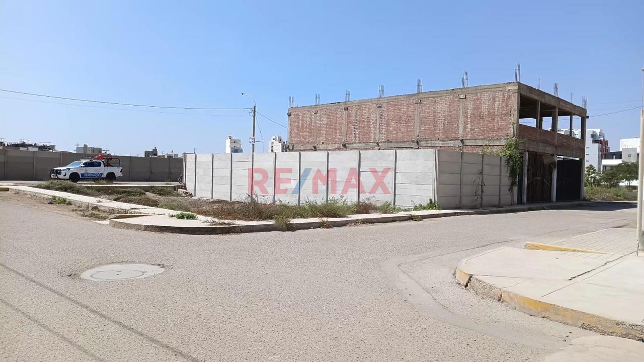 Excelente Terreno En Venta En La Exclusiva Urb. Villa Del Norte - Con Doble Frente - Accesos Independientes - 4