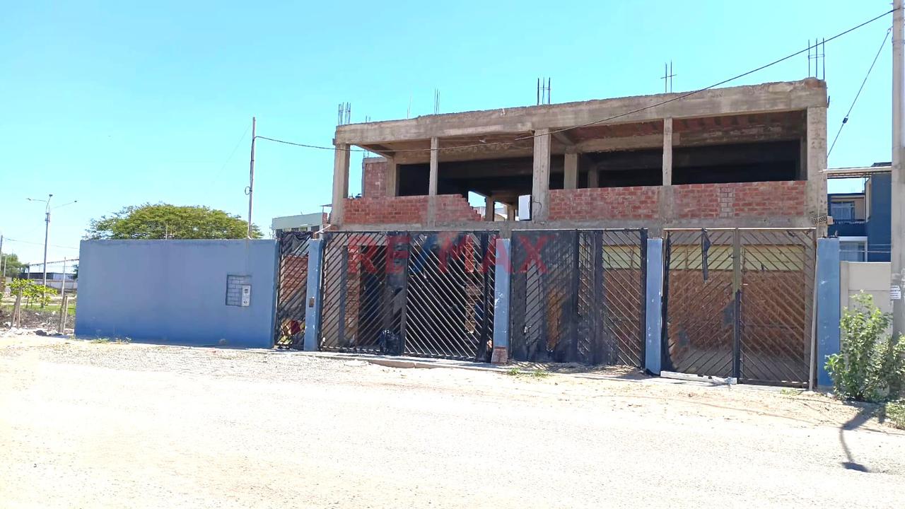 Excelente Terreno En Venta En La Exclusiva Urb. Villa Del Norte - Con Doble Frente - Accesos Independientes - 2