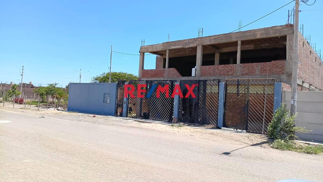 Excelente Terreno En Venta En La Exclusiva Urb. Villa Del Norte - Con Doble Frente - Accesos Independientes - 1
