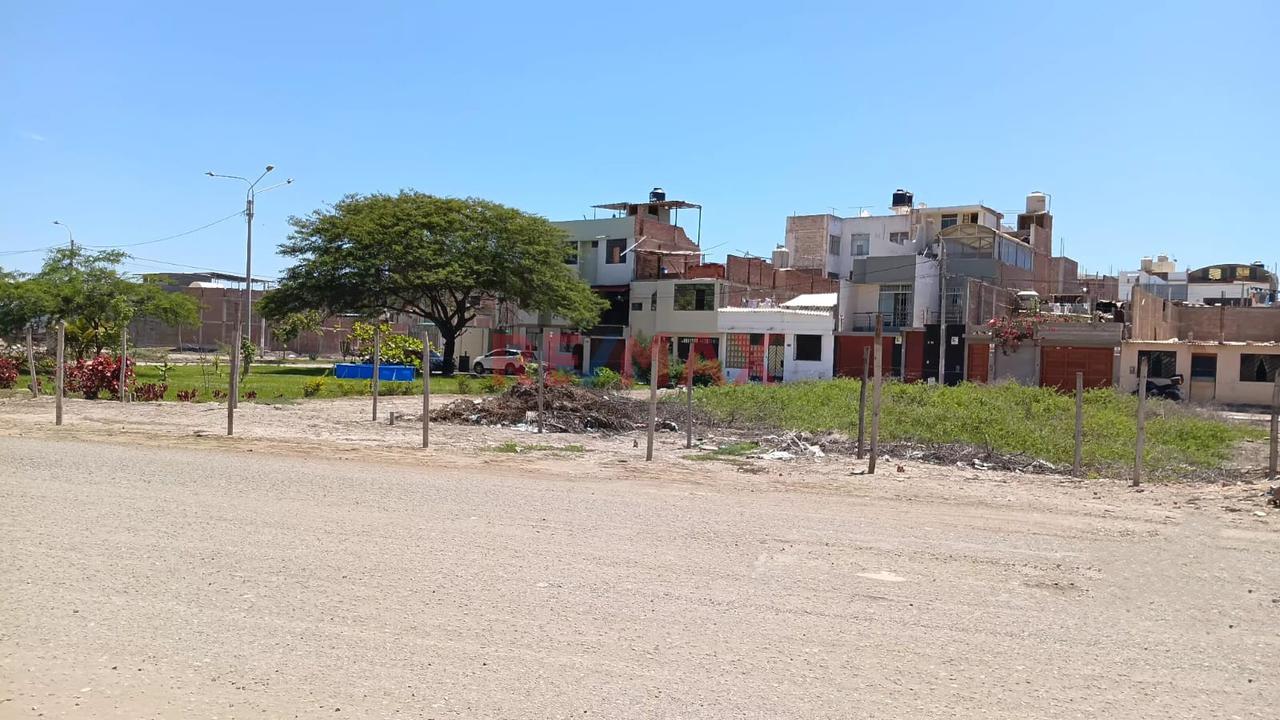 Excelente Terreno En Venta En La Exclusiva Urb. Villa Del Norte - Con Doble Frente - Accesos Independientes - 10