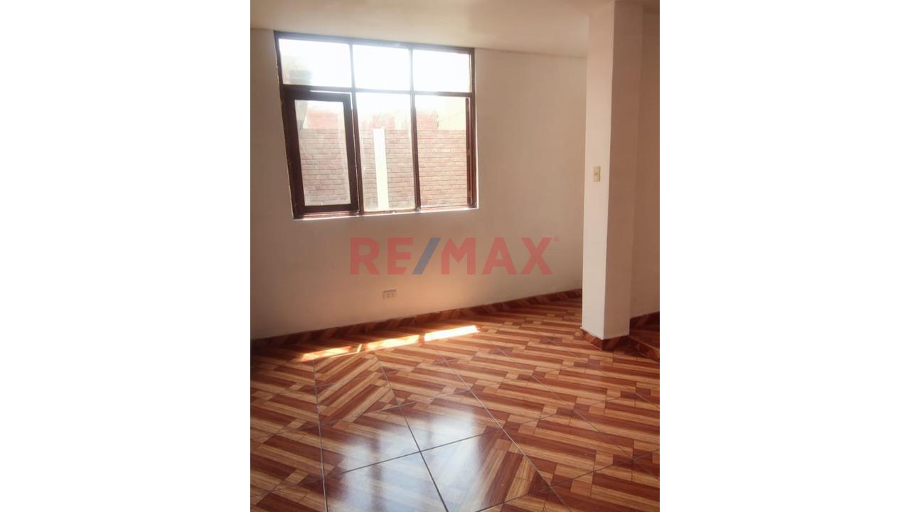 Casa En Huampaní – 320 M² De Terreno | 470 M² Construidos | 10 Dormitorios - 12
