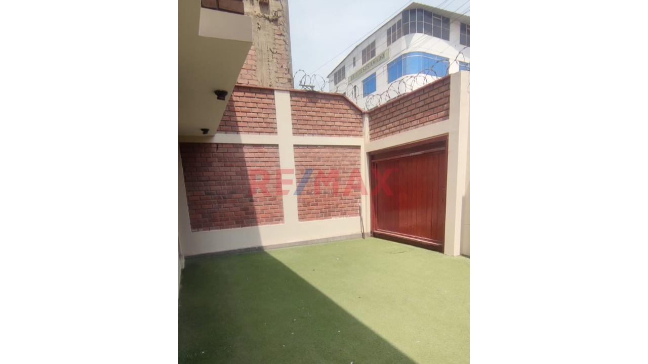 Casa En Huampaní – 320 M² De Terreno | 470 M² Construidos | 10 Dormitorios - 2