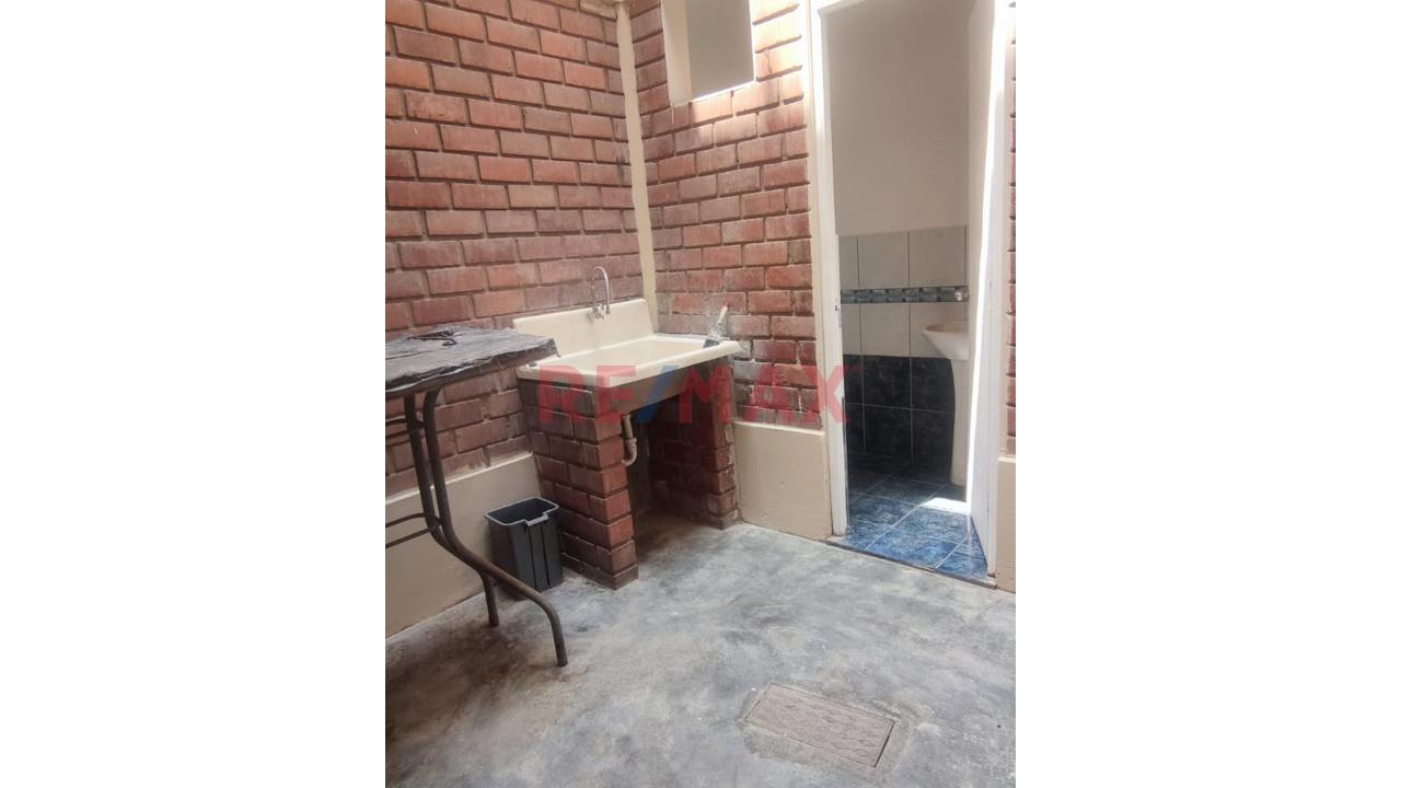 Casa En Huampaní – 320 M² De Terreno | 470 M² Construidos | 10 Dormitorios - 14