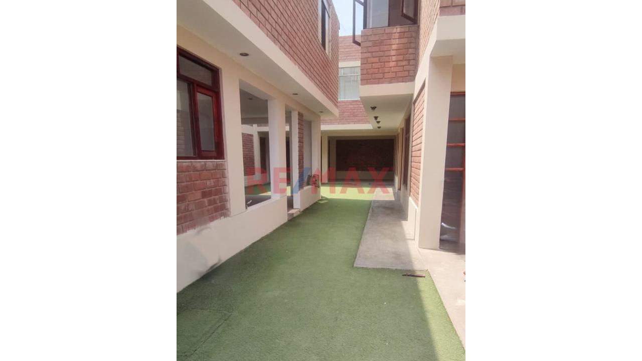 Casa En Huampaní – 320 M² De Terreno | 470 M² Construidos | 10 Dormitorios - 4
