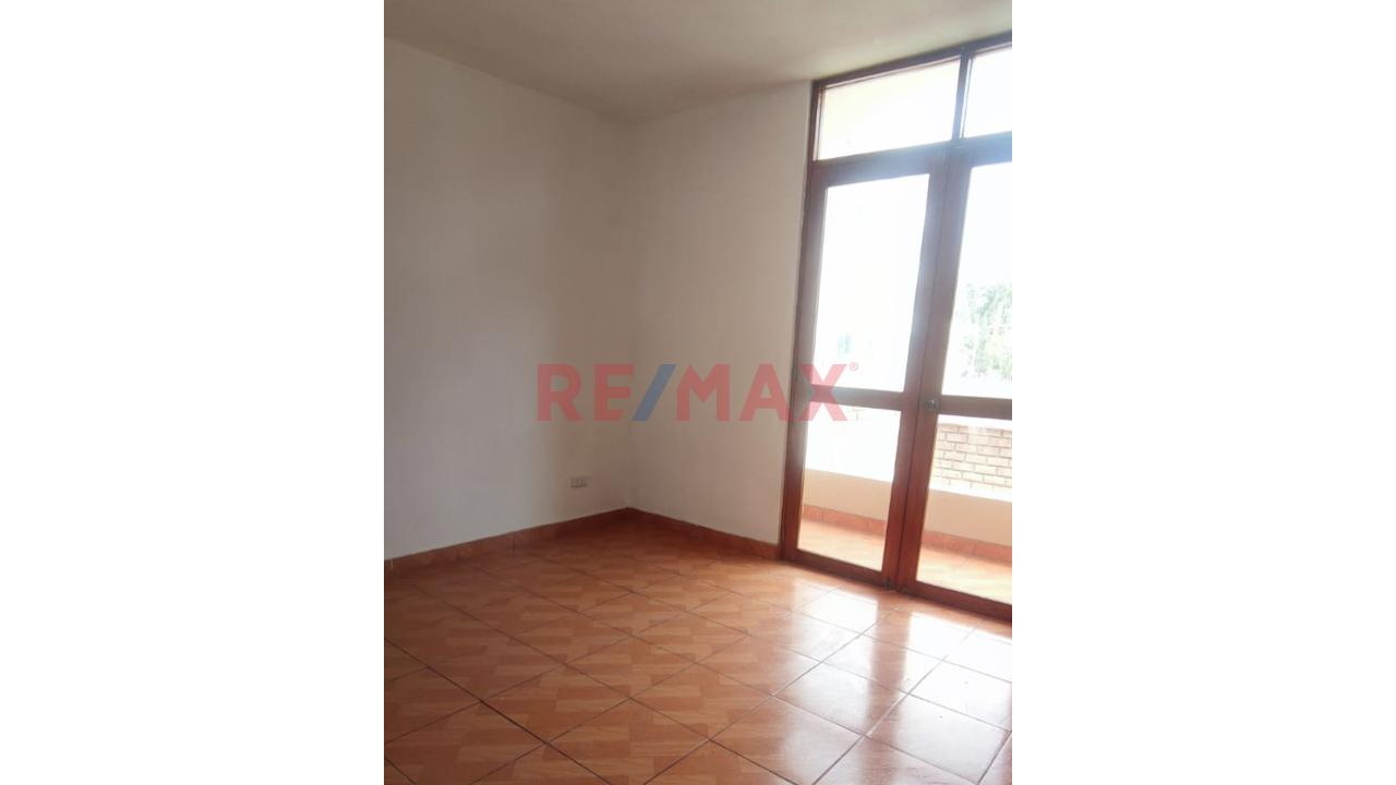 Casa En Huampaní – 320 M² De Terreno | 470 M² Construidos | 10 Dormitorios - 9