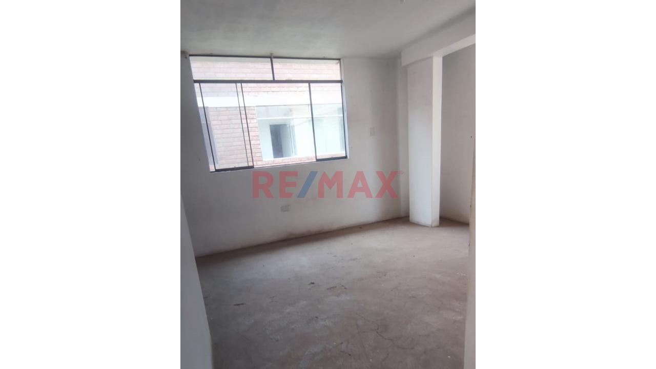 Casa En Huampaní – 320 M² De Terreno | 470 M² Construidos | 10 Dormitorios - 7