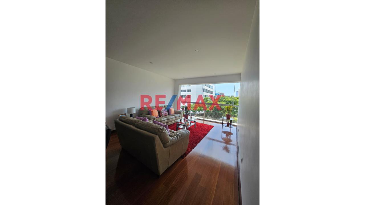 🏡 Venta Flat En San Isidro: 3 Dormitorios Con Baño Privado, 3 Estacionamientos Y 1 Depósito.