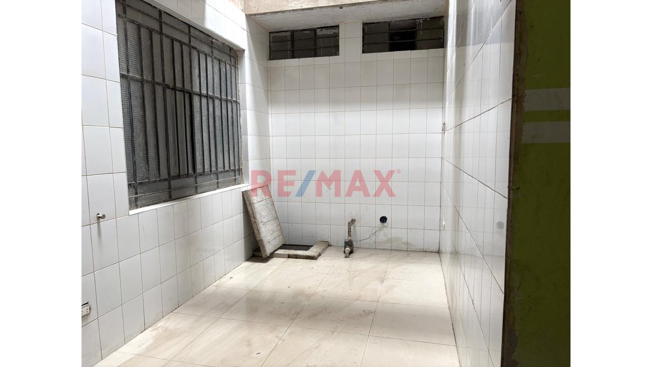 Casa Comercial Cerca Mercado La Hermelinda - 5