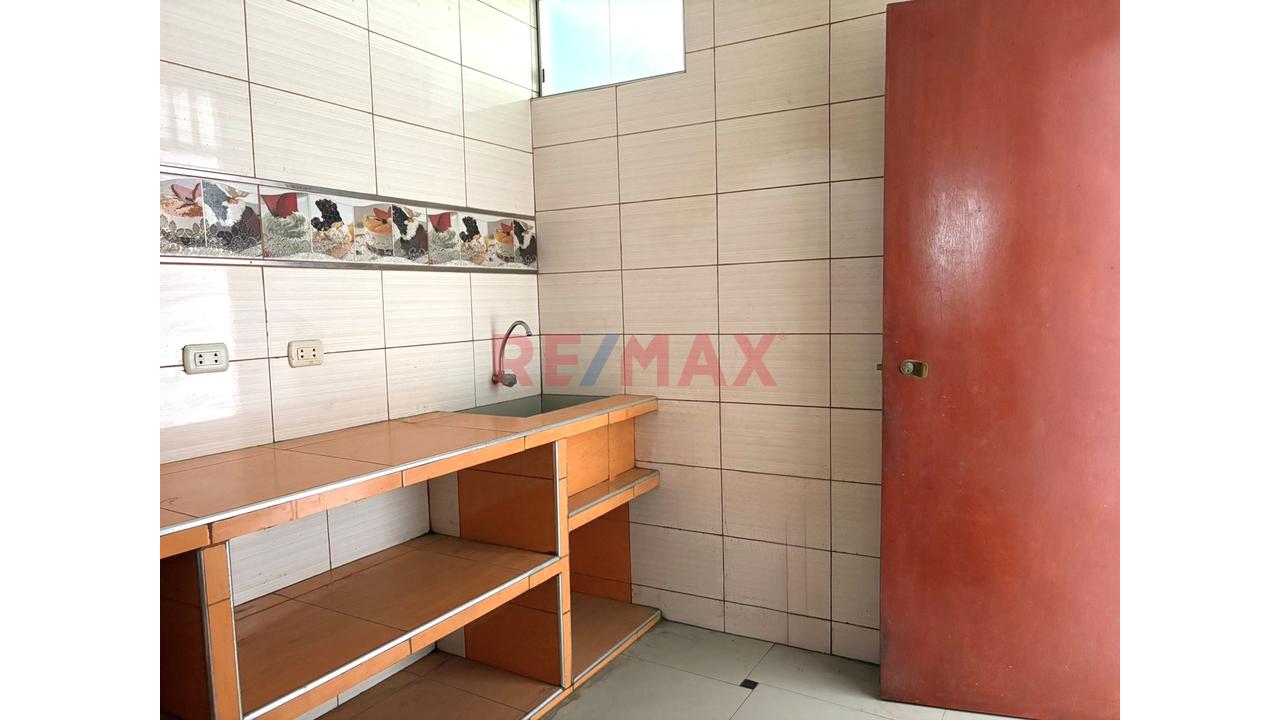 Casa Comercial Cerca Mercado La Hermelinda - 12