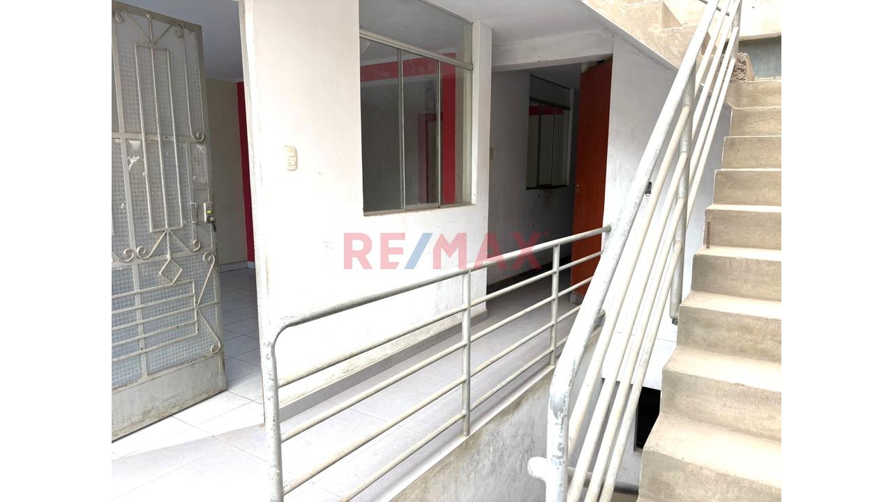 Casa Comercial Cerca Mercado La Hermelinda - 11