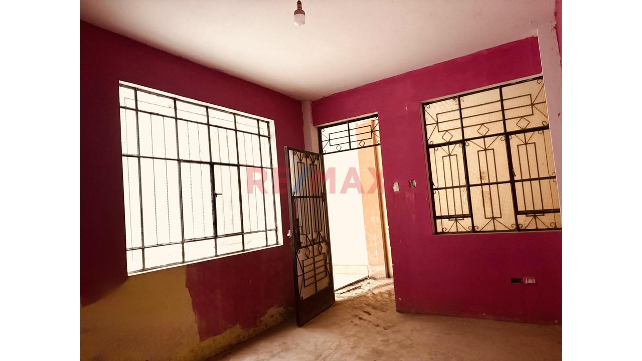 Casa Comercial Cerca Mercado La Hermelinda - 8