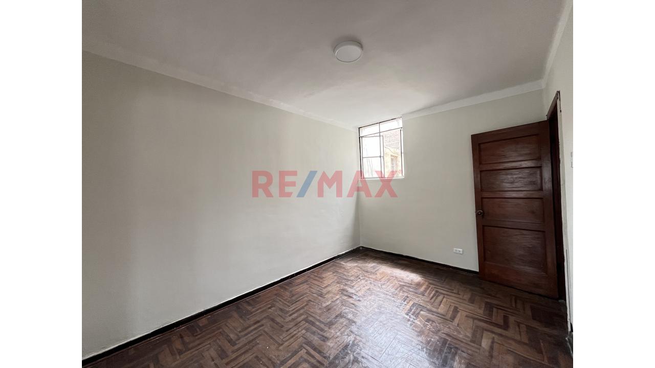 Departamento En Venta 2Do Piso Con Aires E Ingreso Independiente Cerca A Av. Grau — foto 12