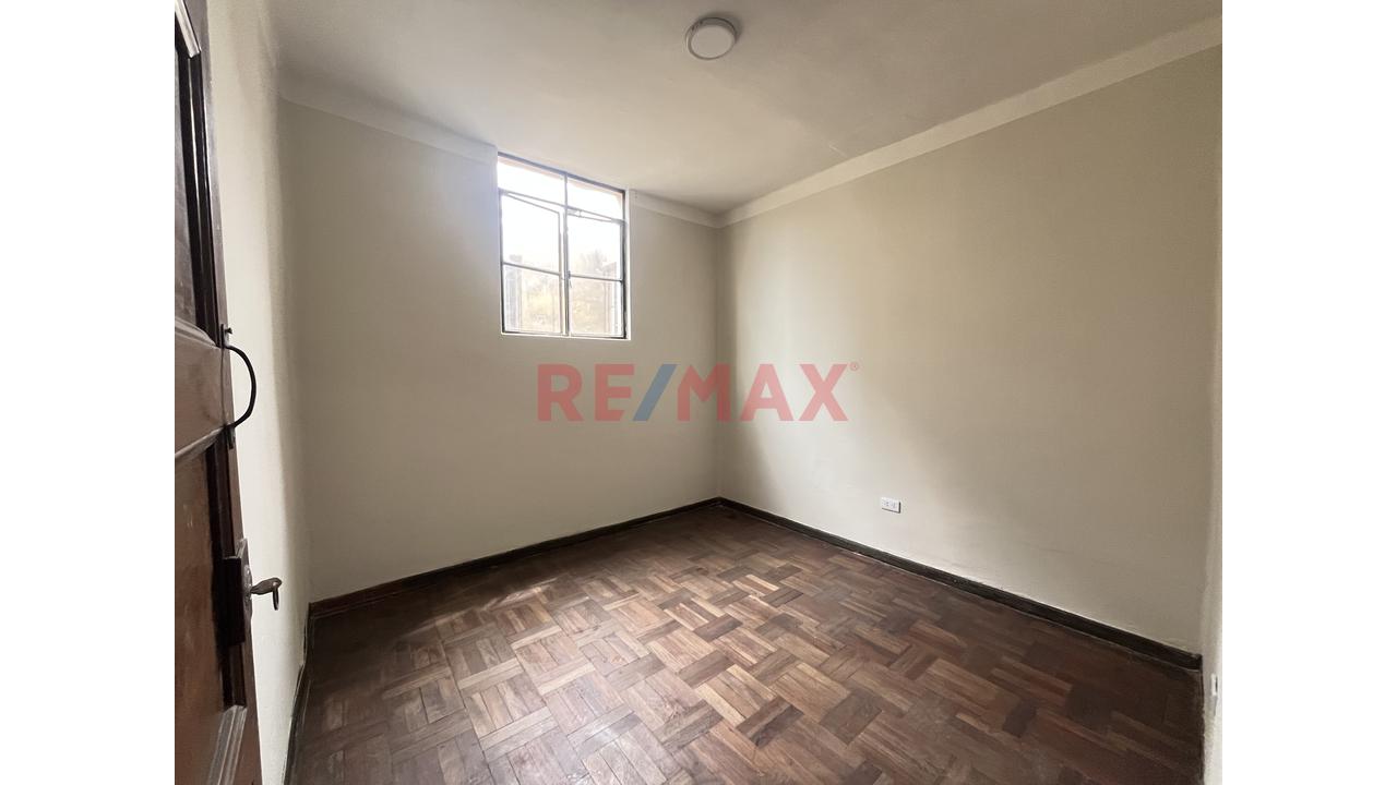 Departamento En Venta 2Do Piso Con Aires E Ingreso Independiente Cerca A Av. Grau — foto 10