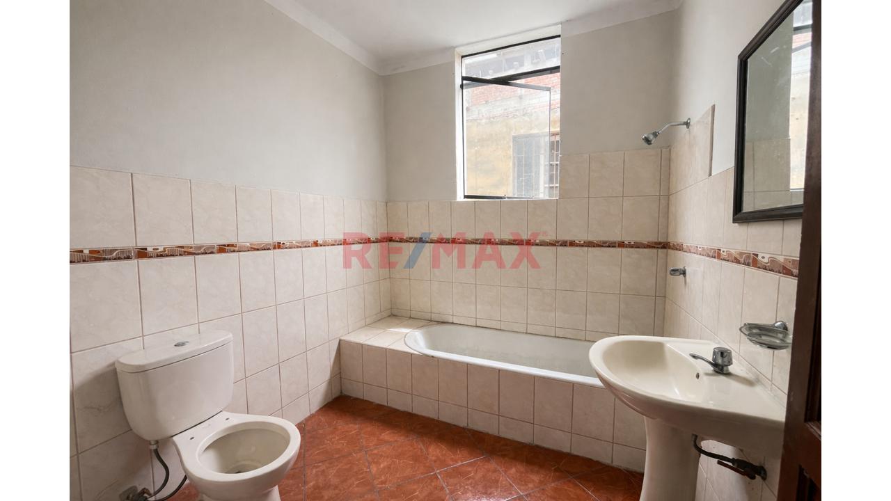 Departamento En Venta 2Do Piso Con Aires E Ingreso Independiente Cerca A Av. Grau — foto 11