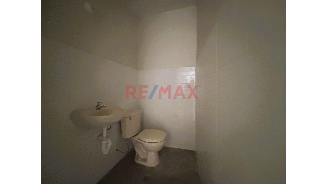 En Venta Casa De 2 Pisos Con Estructura Para 3 + Azotea – Ubicación Estratégica, Ambientes Renovados – Gran Potencial Familiar O Comercial. — foto 10