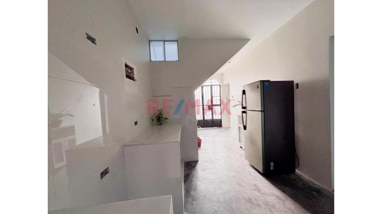En Venta Casa De 2 Pisos Con Estructura Para 3 + Azotea – Ubicación Estratégica, Ambientes Renovados – Gran Potencial Familiar O Comercial. — foto 5