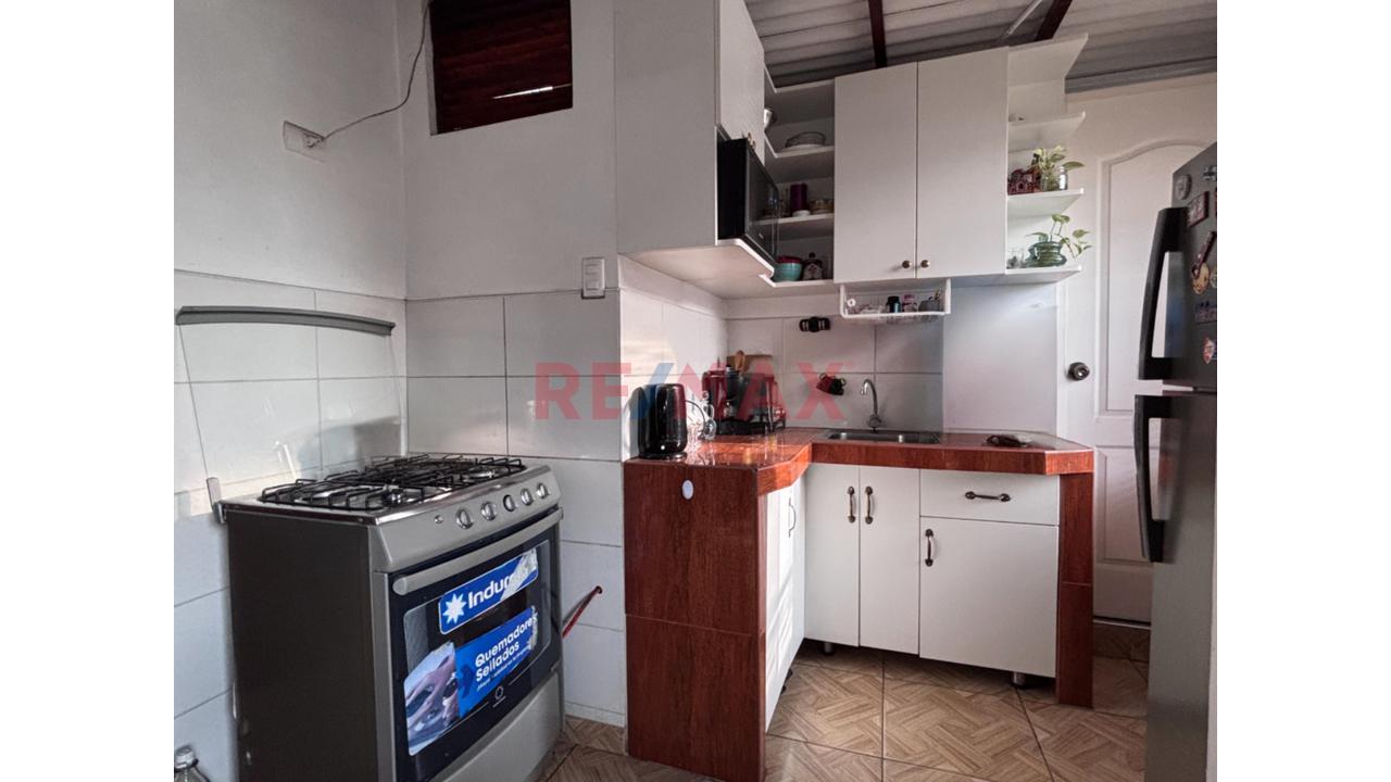 En Venta Casa De 2 Pisos Con Estructura Para 3 + Azotea – Ubicación Estratégica, Ambientes Renovados – Gran Potencial Familiar O Comercial. — foto 13