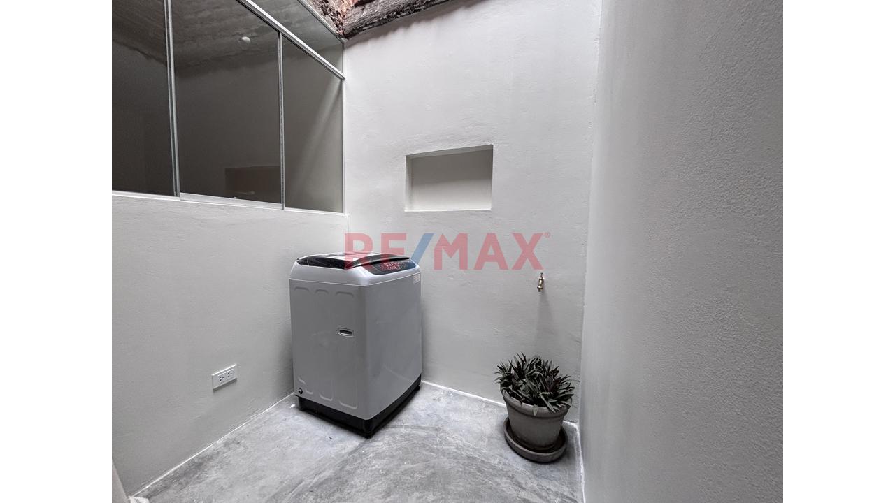 En Venta Casa De 2 Pisos Con Estructura Para 3 + Azotea – Ubicación Estratégica, Ambientes Renovados – Gran Potencial Familiar O Comercial. — foto 12