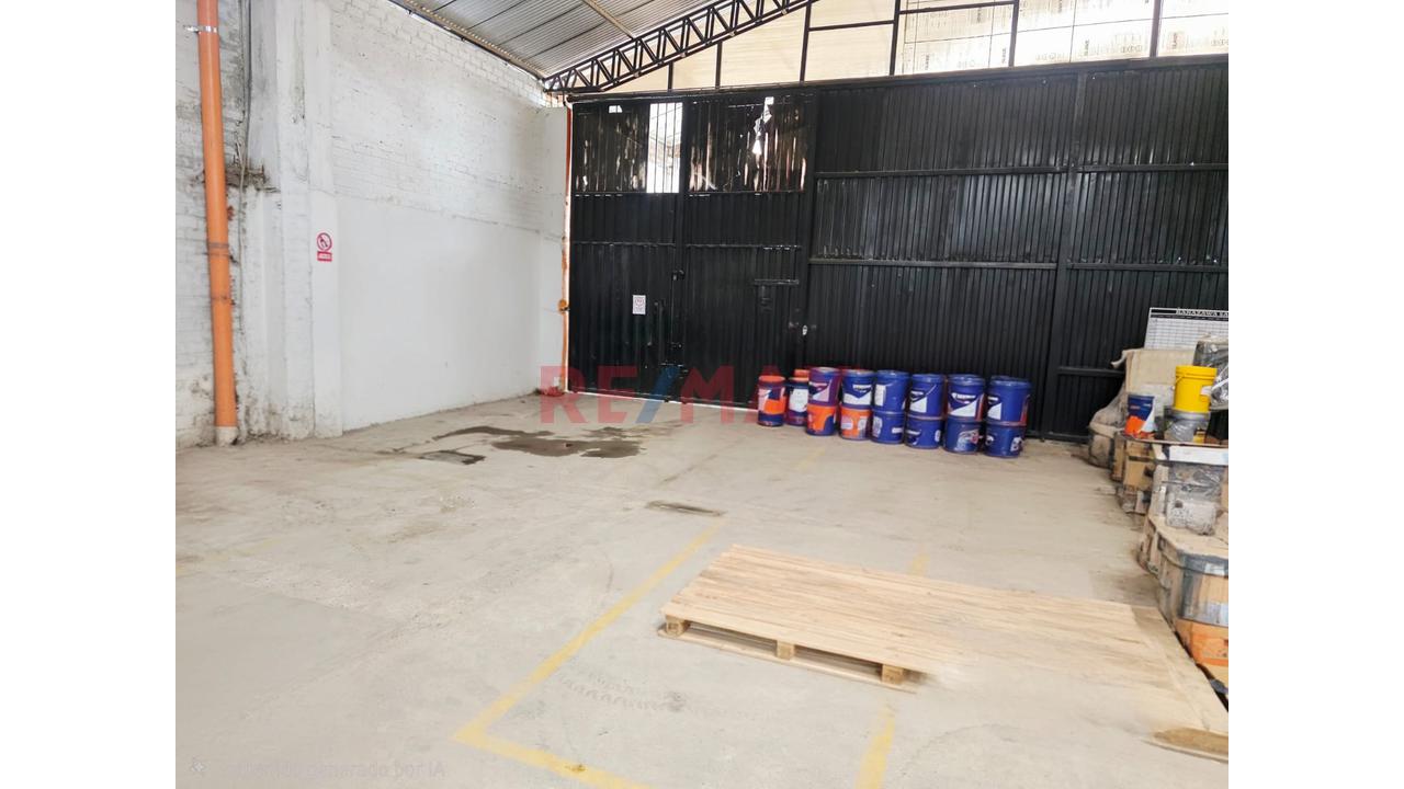 Vendo Amplio Local Industrial - En El Parque Industrial - 19
