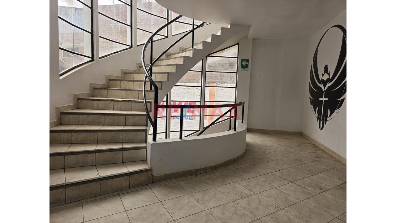 Vendo Amplio Local Industrial - En El Parque Industrial - 14