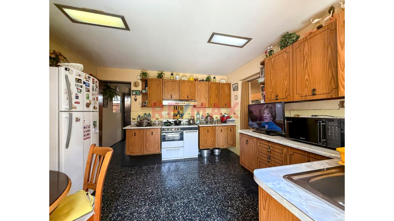 Venta De Casa De Tres Pisosde 247.88 M² En Pueblo Libre Con Cochera - 2