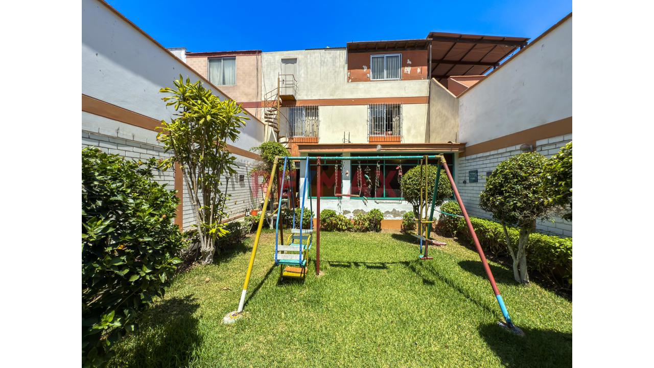 Venta De Casa De Tres Pisosde 247.88 M² En Pueblo Libre Con Cochera - 1