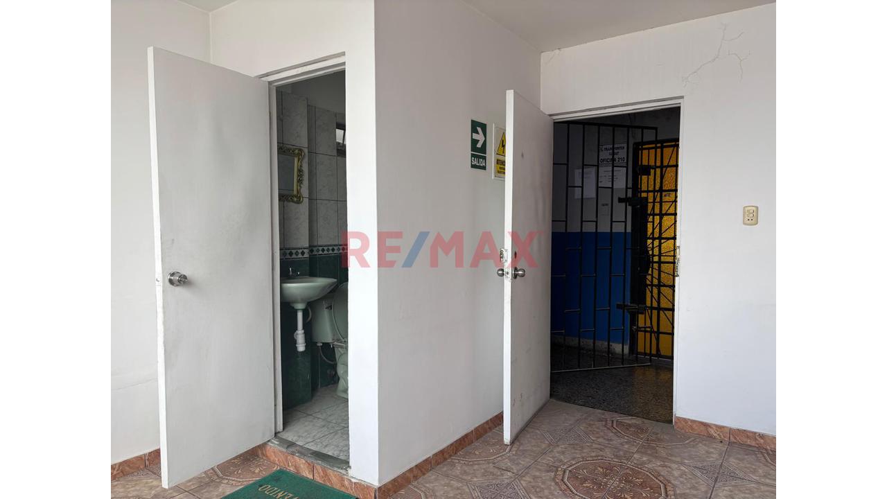 Excelente Oportunidad Adquiere Tu Local Propio En Una Estrategica  Ubicacionlocal Comercial De 36.5 M², Ubicado En Segundo Piso Del Centro Comercial La Negrita, Sobre La Transitada Avenida Venezuela, — foto 12