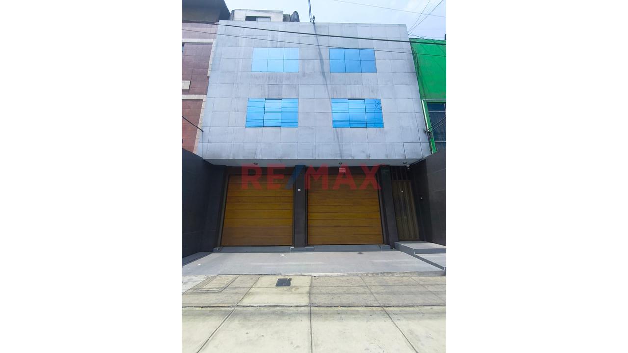 Venta Casa 150 Mts En Ate En Avenida Principal