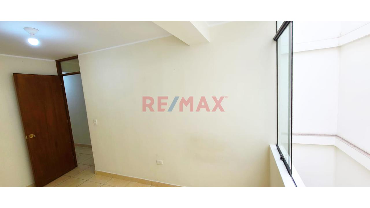 Alquiler De Amplio Departamento Con Balcon En Los Olivos De 120M² — foto 13