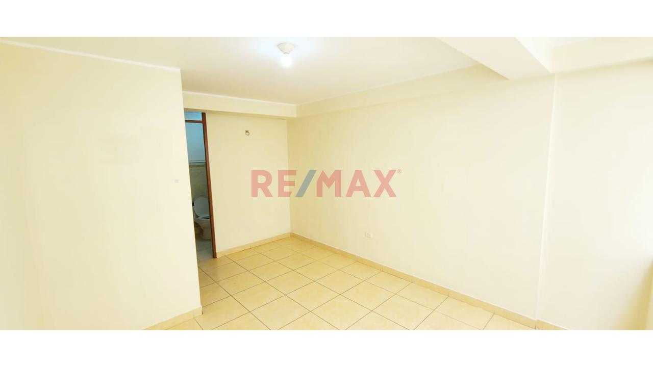 Alquiler De Amplio Departamento Con Balcon En Los Olivos De 120M² - 16