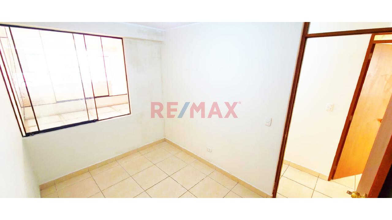 Alquiler De Amplio Departamento Con Balcon En Los Olivos De 120M² — foto 10