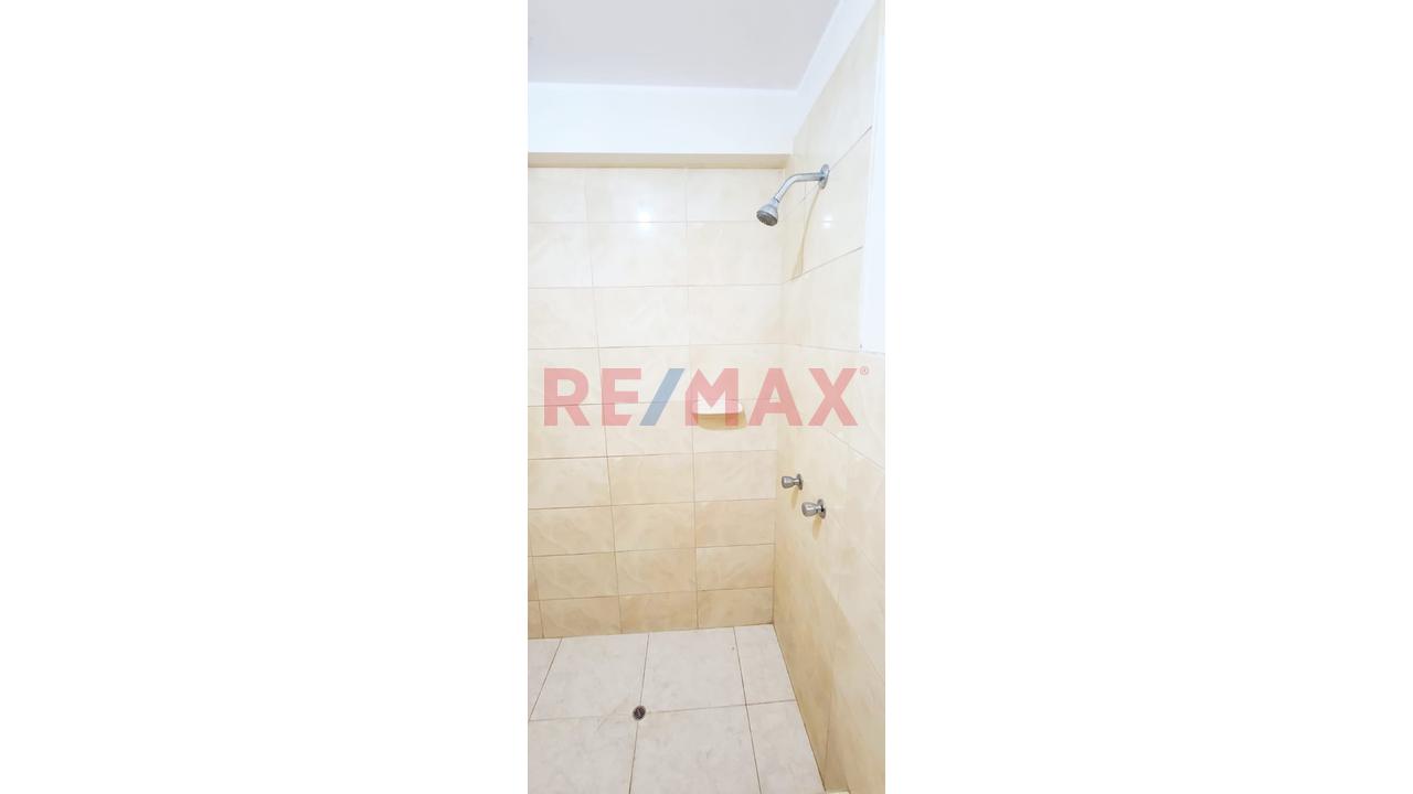 Alquiler De Amplio Departamento Con Balcon En Los Olivos De 120M² - 19