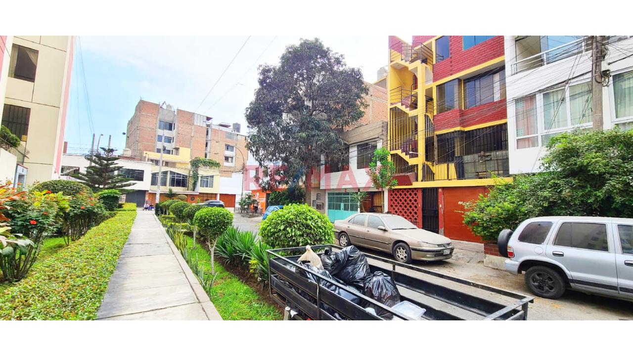 Alquiler De Amplio Departamento Con Balcon En Los Olivos De 120M² - 21
