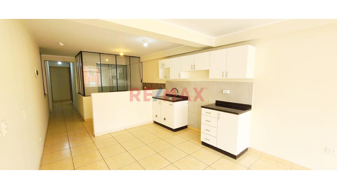 Alquiler De Amplio Departamento Con Balcon En Los Olivos De 120M² — foto 4