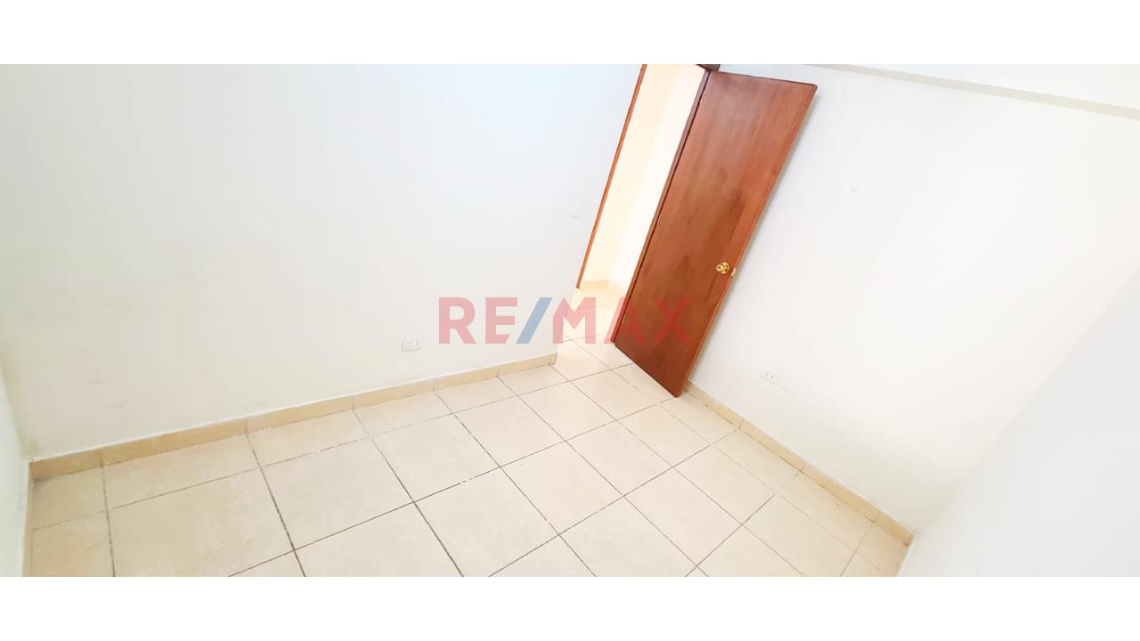 Alquiler De Amplio Departamento Con Balcon En Los Olivos De 120M² — foto 9