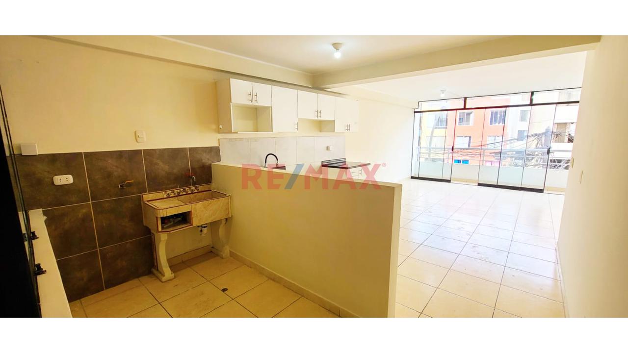 Alquiler De Amplio Departamento Con Balcon En Los Olivos De 120M² — foto 5