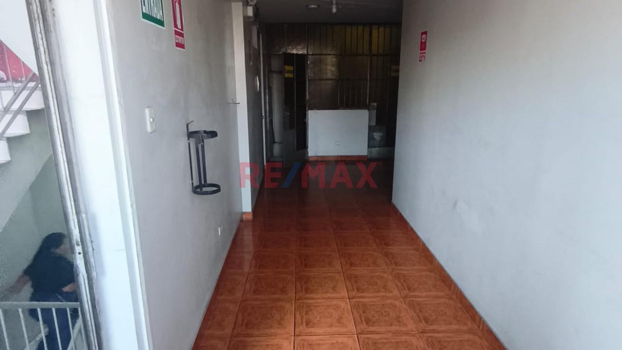 Venta Edificio Comercial Para Inversion En Sjm 5 Pisos A 1 Cuadra Av. Los Heroes - 8