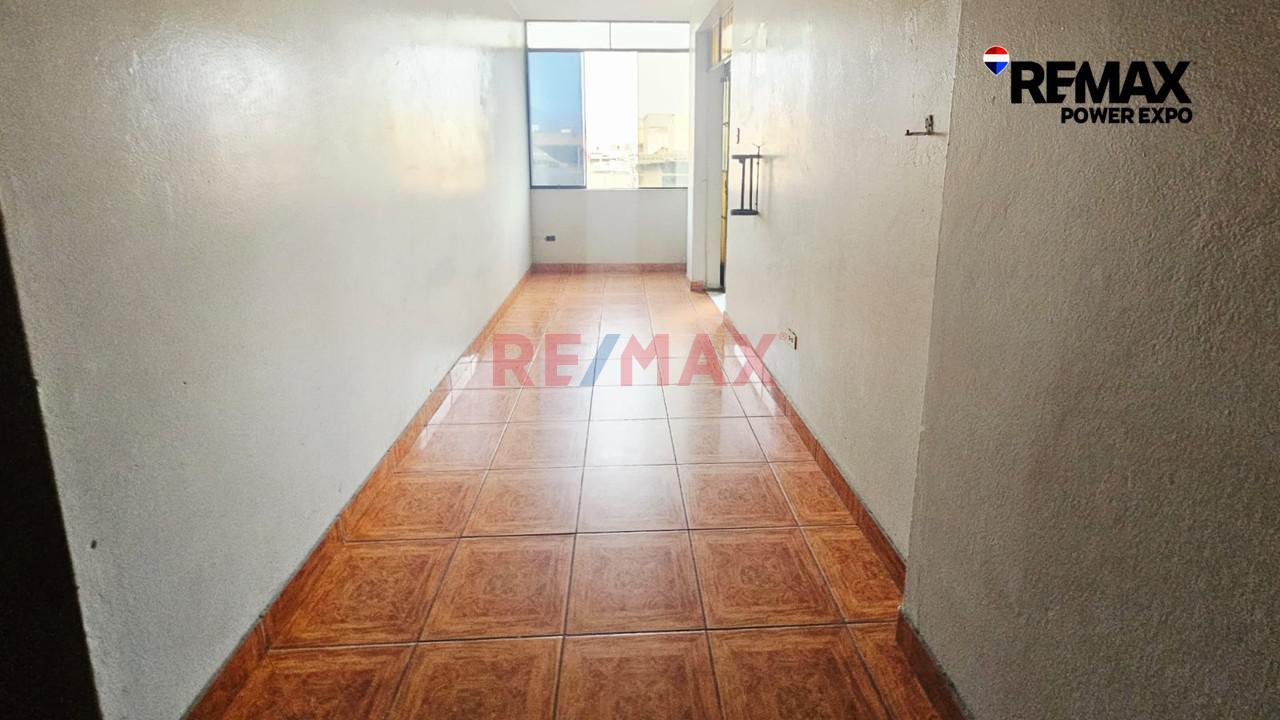 Venta Edificio Comercial Para Inversion En Sjm 5 Pisos A 1 Cuadra Av. Los Heroes - 11