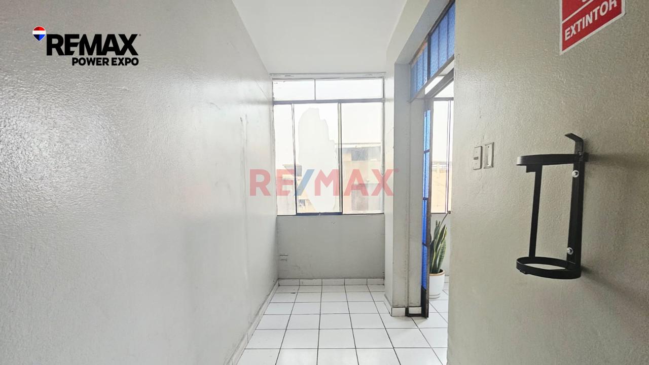 Venta Edificio Comercial Para Inversion En Sjm 5 Pisos A 1 Cuadra Av. Los Heroes - 12
