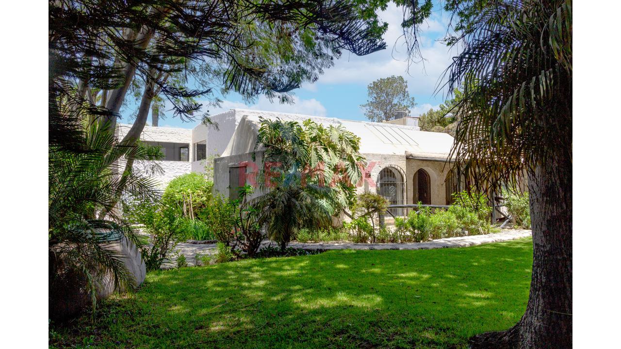Vendo Hermosa Casa De Estilo Tradicional En La Av. Arancota - Entrada De Tiabaya - 11
