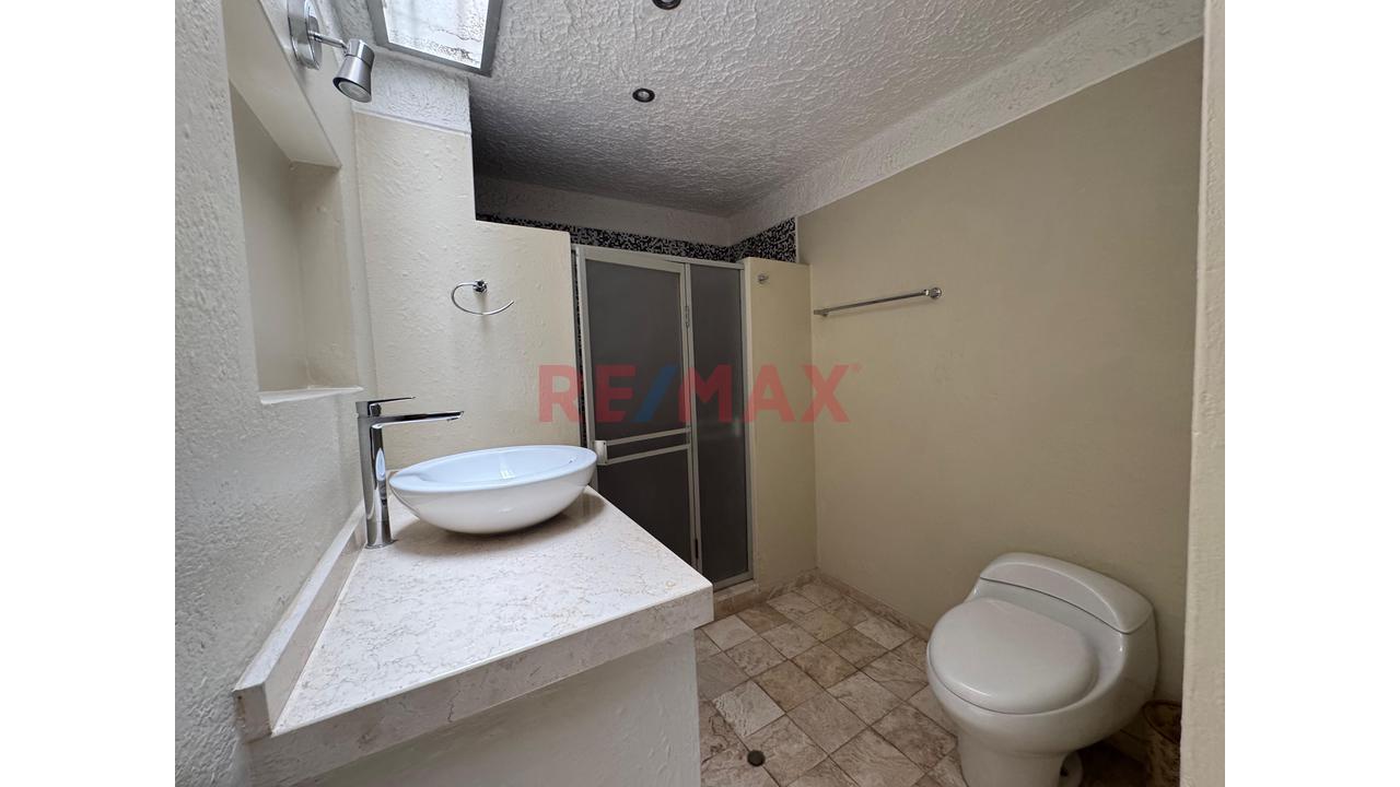 Vendo Hermosa Casa De Estilo Tradicional En La Av. Arancota - Entrada De Tiabaya - 15