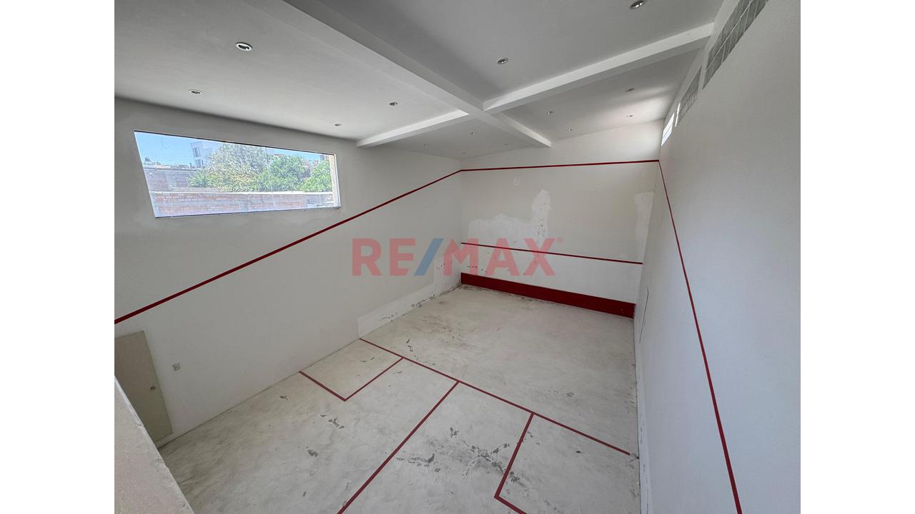 Vendo Hermosa Casa De Estilo Tradicional En La Av. Arancota - Entrada De Tiabaya - 14