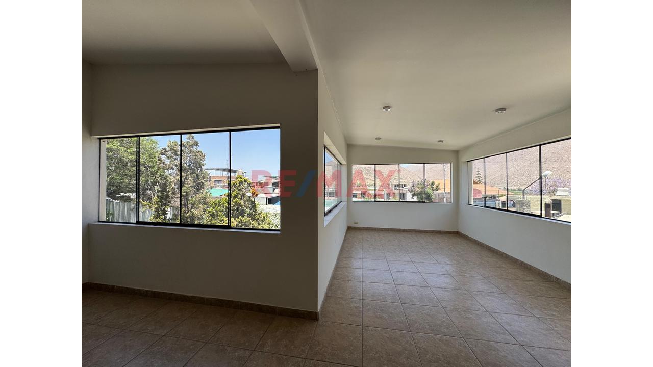 Vendo Hermosa Casa De Estilo Tradicional En La Av. Arancota - Entrada De Tiabaya - 19