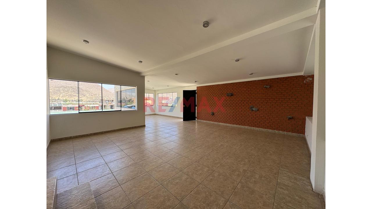 Vendo Hermosa Casa De Estilo Tradicional En La Av. Arancota - Entrada De Tiabaya - 16