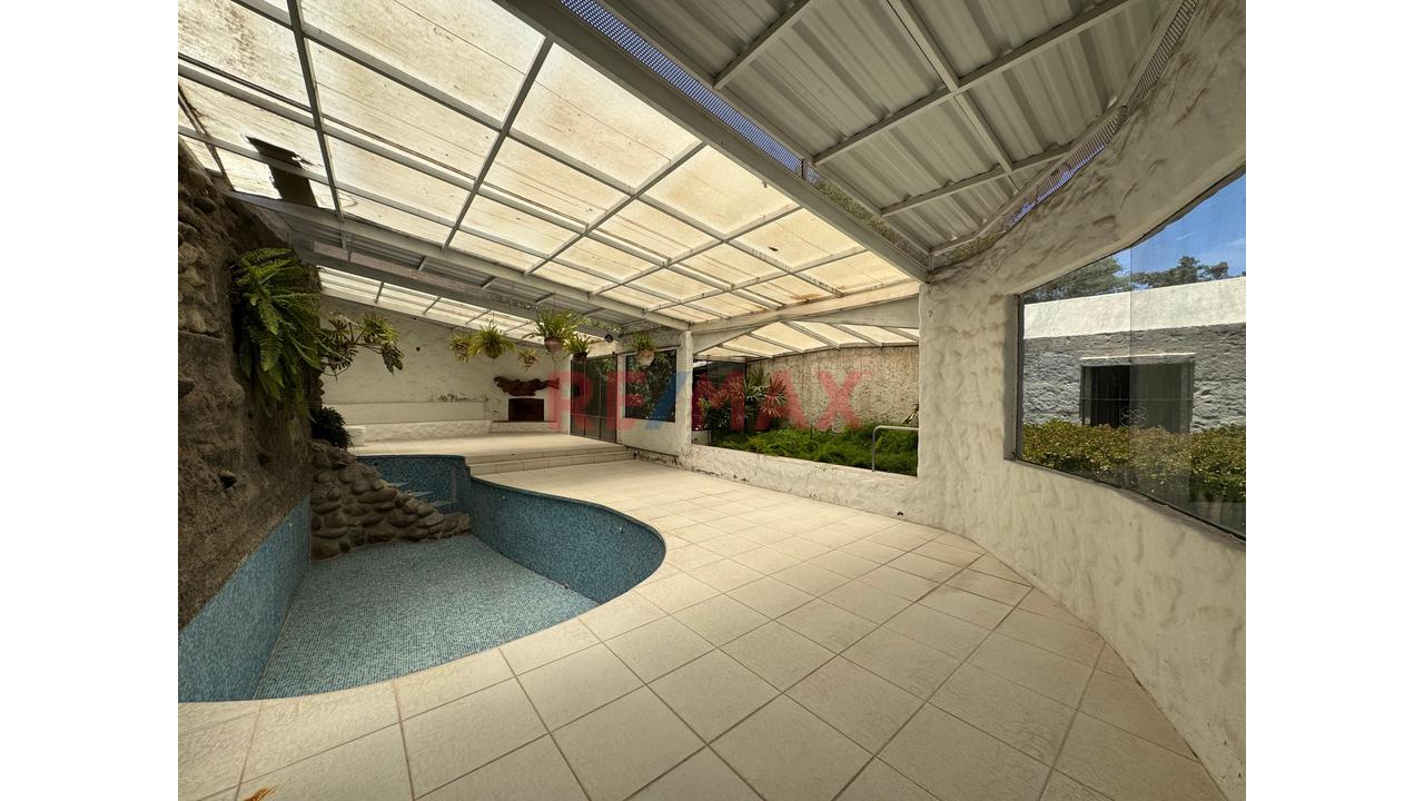 Vendo Hermosa Casa De Estilo Tradicional En La Av. Arancota - Entrada De Tiabaya - 17