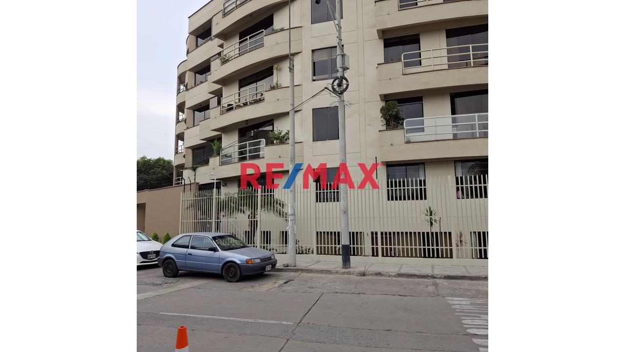 Amplio Departamento En Primer Piso En Surco –Valle Hermoso De 125.85 M², Excelente Ubicación Y Fácil Acceso