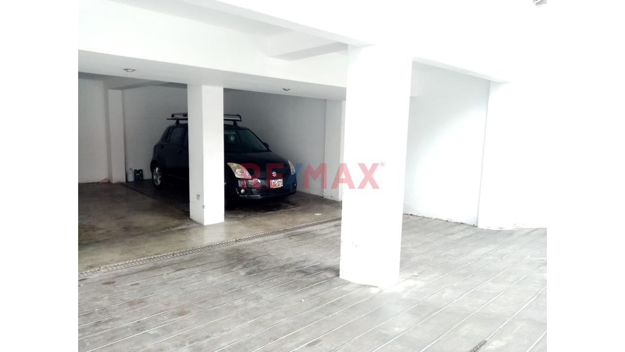 Vendo Triplex 185 M2. Con Cochera En Surquillo (Limite Con Surco Y Miraflores) - 6