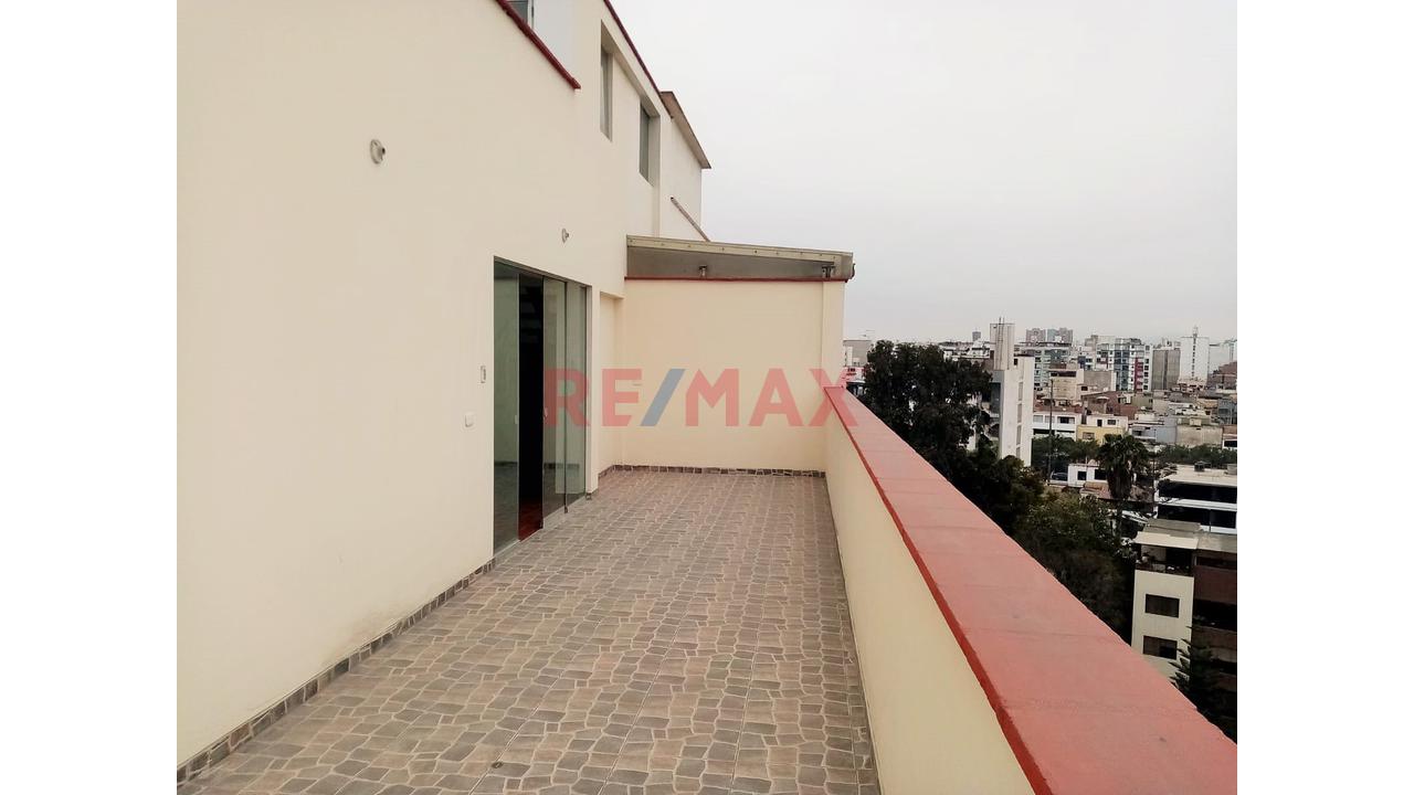 Vendo Triplex 185 M2. Con Cochera En Surquillo (Limite Con Surco Y Miraflores) - 9