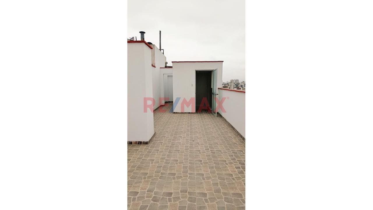Vendo Triplex 185 M2. Con Cochera En Surquillo (Limite Con Surco Y Miraflores) - 10