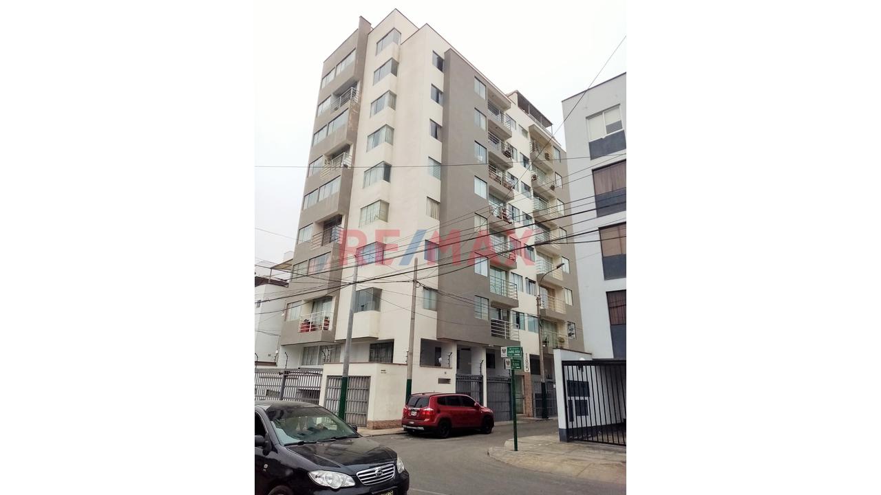 Vendo Triplex 185 M2. Con Cochera En Surquillo (Limite Con Surco Y Miraflores) - 19
